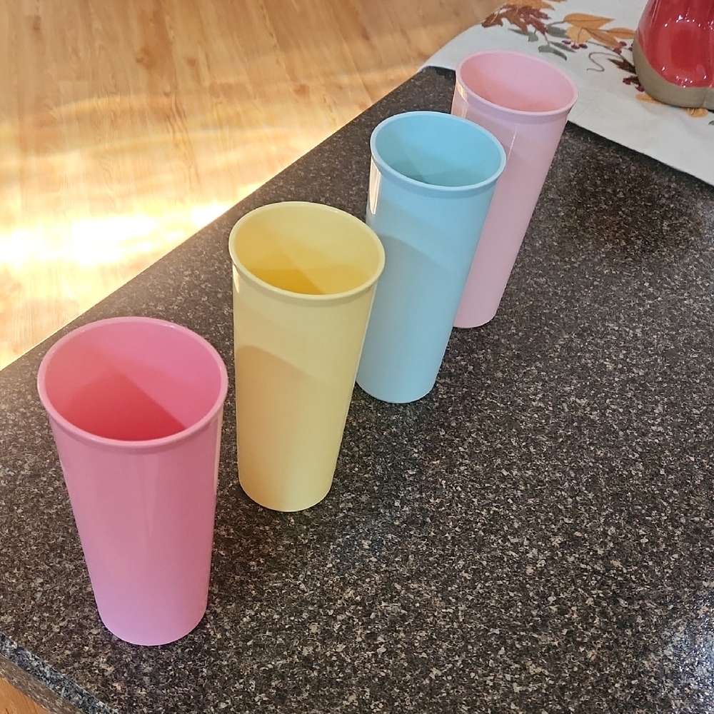 Set of Four Tupperware Colorful Plastic Tumblers 16 Oz Each